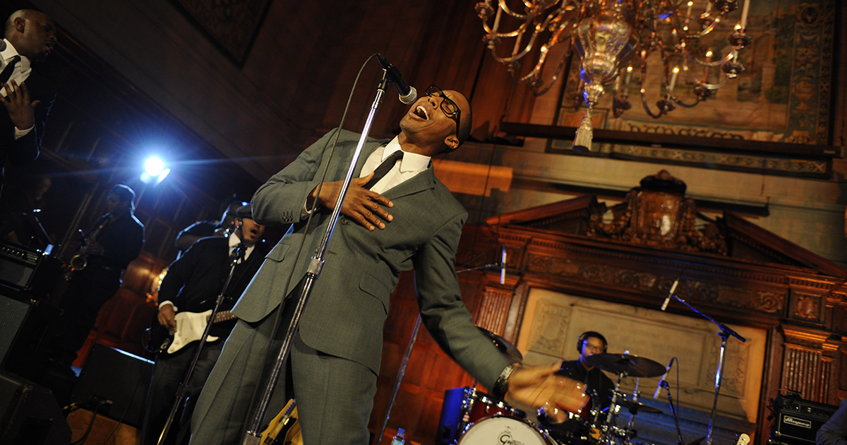 Raphael Saadiq Grooves At The Harvard Club Live From The Artists Den